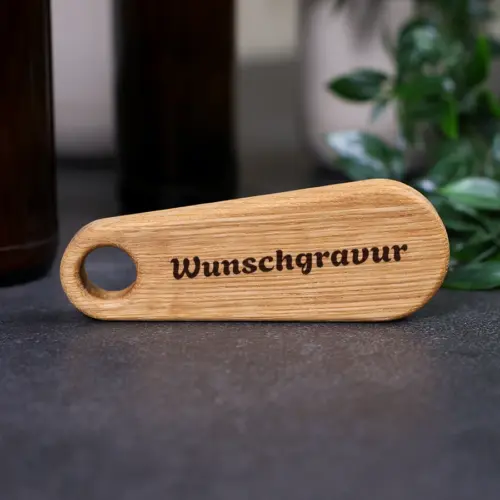 Flaschenöffner aus Eiche in klassischer Form mit Wunschgravur
