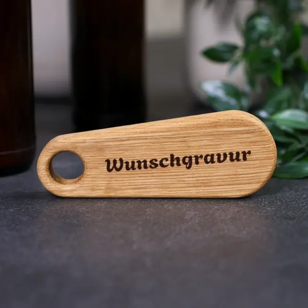 Flaschenöffner aus Eiche in klassischer Form mit Wunschgravur