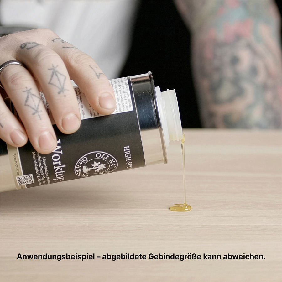 oli-natura-worktop-oil-025l-anwendung Anwendung des OLI-NATURA Worktop-Oil auf einer Holzarbeitsplatte – Einölen einer Massivholzoberfläche