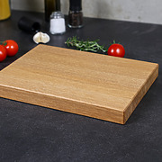 Schneidebrett aus massivem Eichenholz ohne Saftrille und Griffmulde, handgefertigt mit geölter Oberfläche