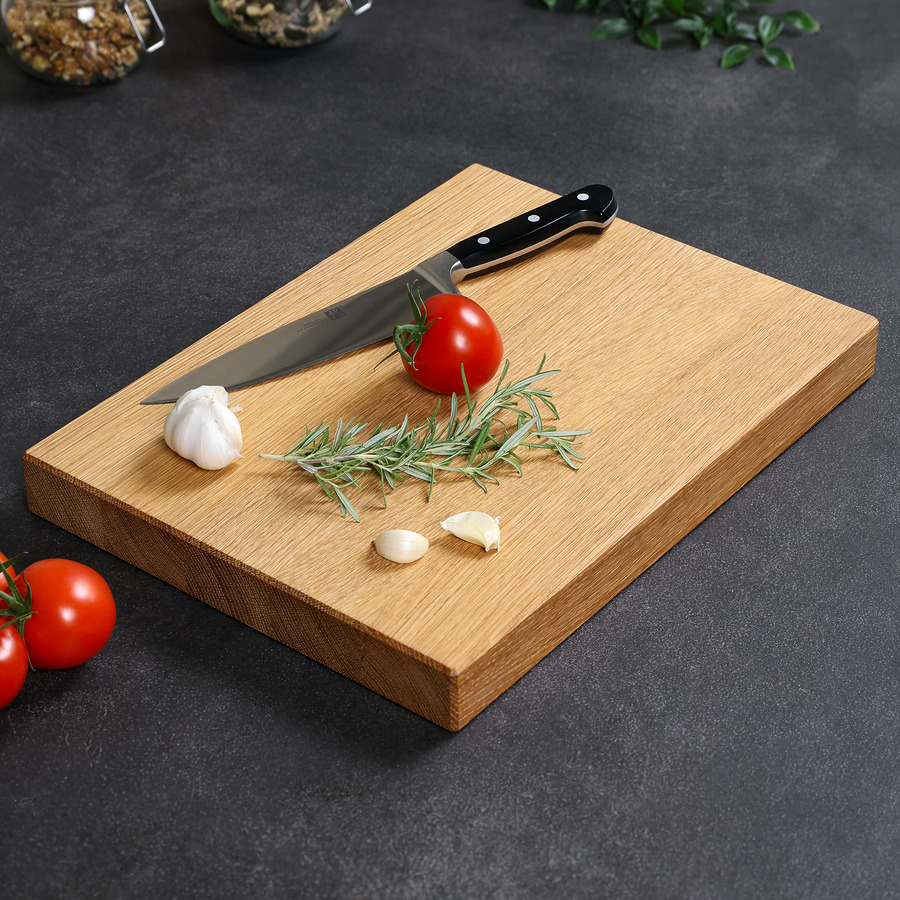 schneidebrett-eiche-handgefertigt-7 Schneidebrett aus Eiche mit Küchenutensilien dekoriert, handgefertigt und geölt