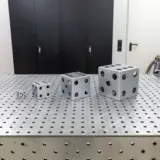 Ein Spielwürfel in unterschiedlichen Größen als Bausatz zum Schweißen. Geeignet für MAG-, WIG- sowie Elektrodenschweißen.