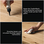 Anwendung des Tannin Removers auf Eiche zum Entfernen dunkler Flecken